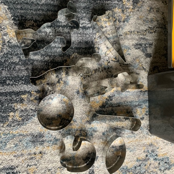 Williams Sonoma Kids All Star sports set of 8 cookies cutters - Picture 7 of 8